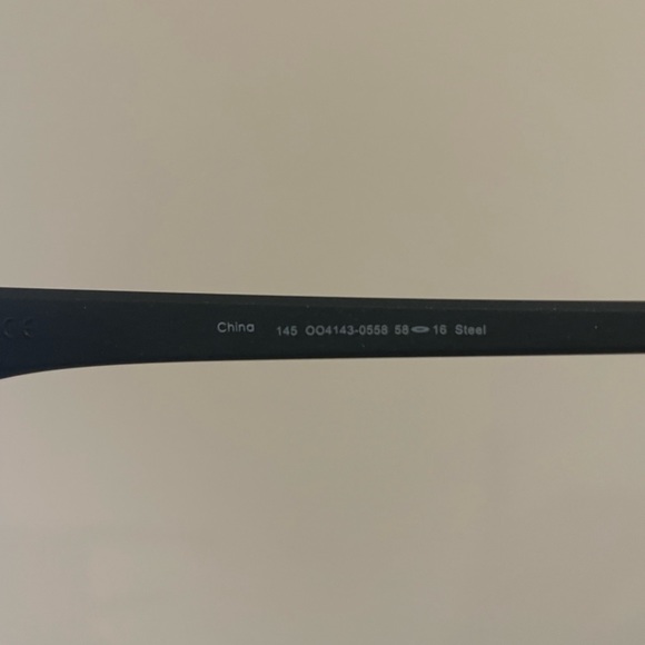 Men’s Oakley Parlay sunglasses - Picture 7 of 9